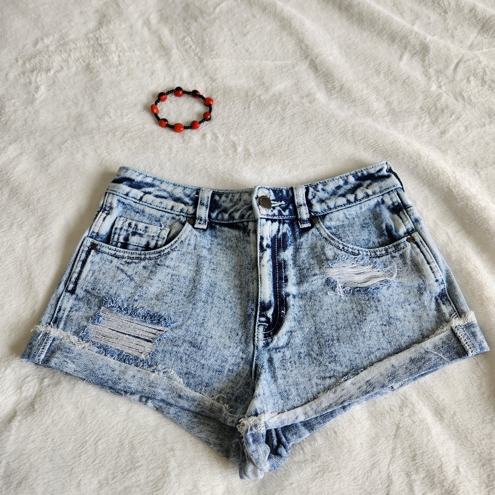 Kendall & kylie denim shorts womens. Size 25.